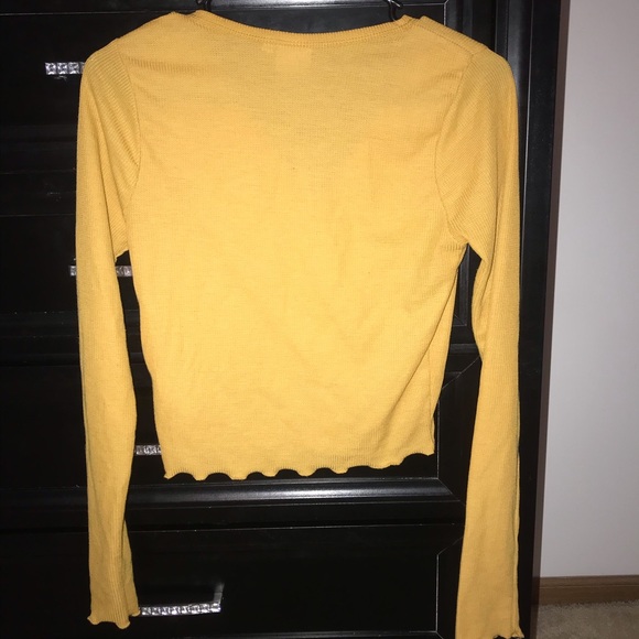 long sleeve v neck cropped - Picture 2 of 3